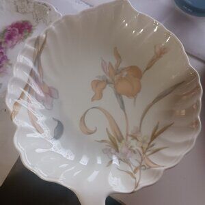 Toyo Japanese Iris and Orchid Scalloped Dish